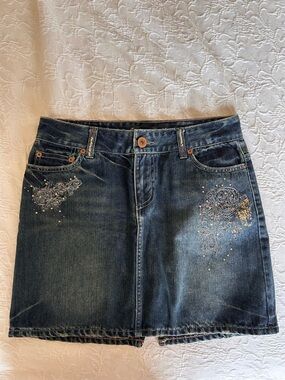 American Eagle Y2K Embellished Jean Mini Skirt 
Size: 2 
Used (Like New)